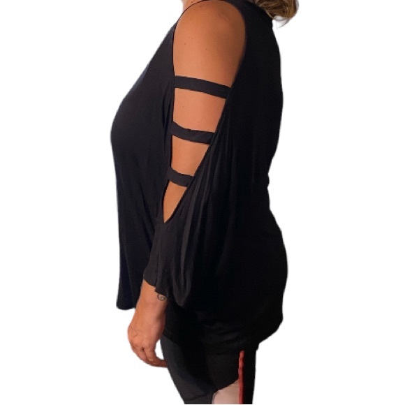Edgely sold by Maurices cut out cold shoulder shirt. Size 2 X nwt - Picture 3 of 8